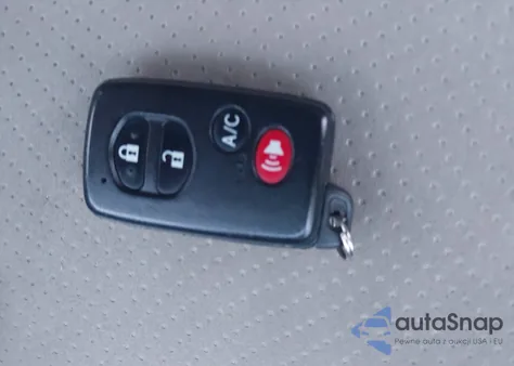 2011 Toyota Prius Three z USA, uszkodzony, nr VIN JTDKN3DU2B1409431